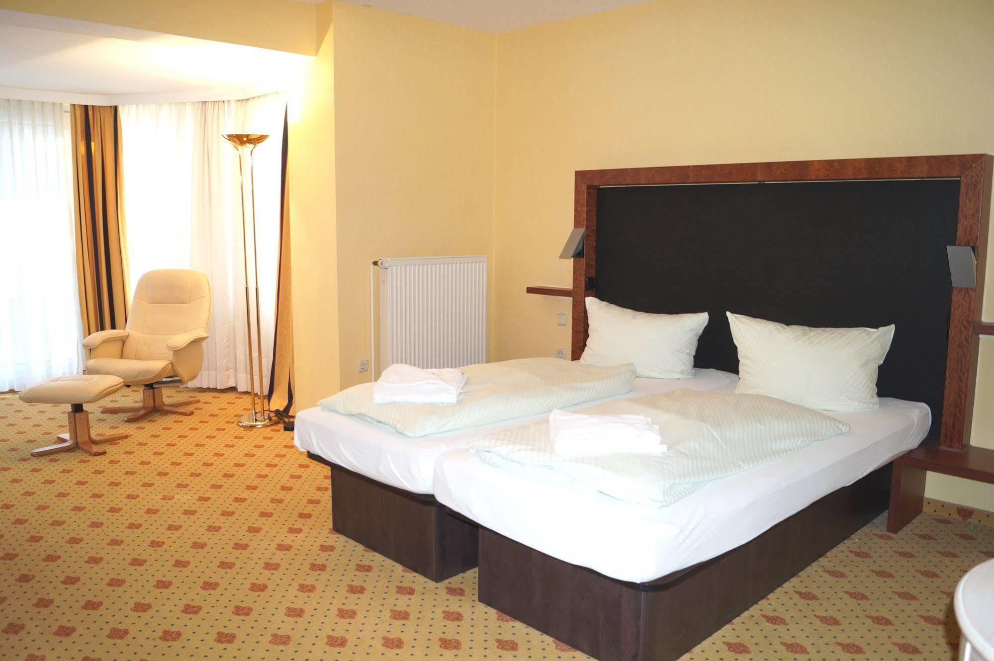 REGIOHOTEL am Kurpark Bad Harzburg Bagian luar foto